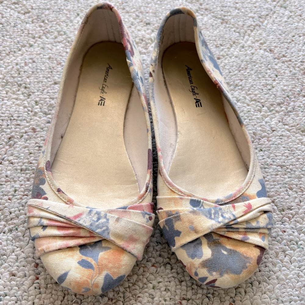 American Eagle Floral Flats